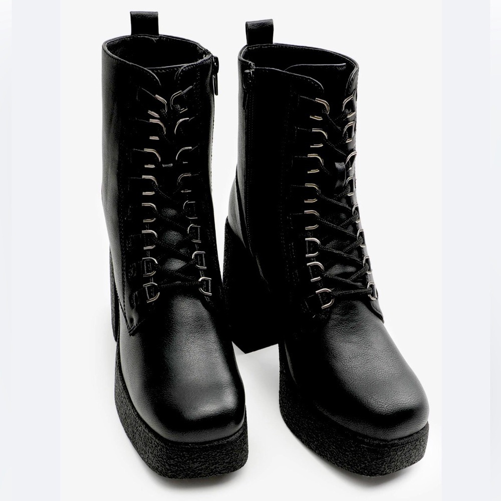 Size 8 Crêpe 4”Block Heel 8 Eyelet LaceUp Black Platform Combat Boots GothicPunk